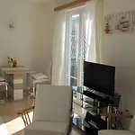 Apartment Am *
